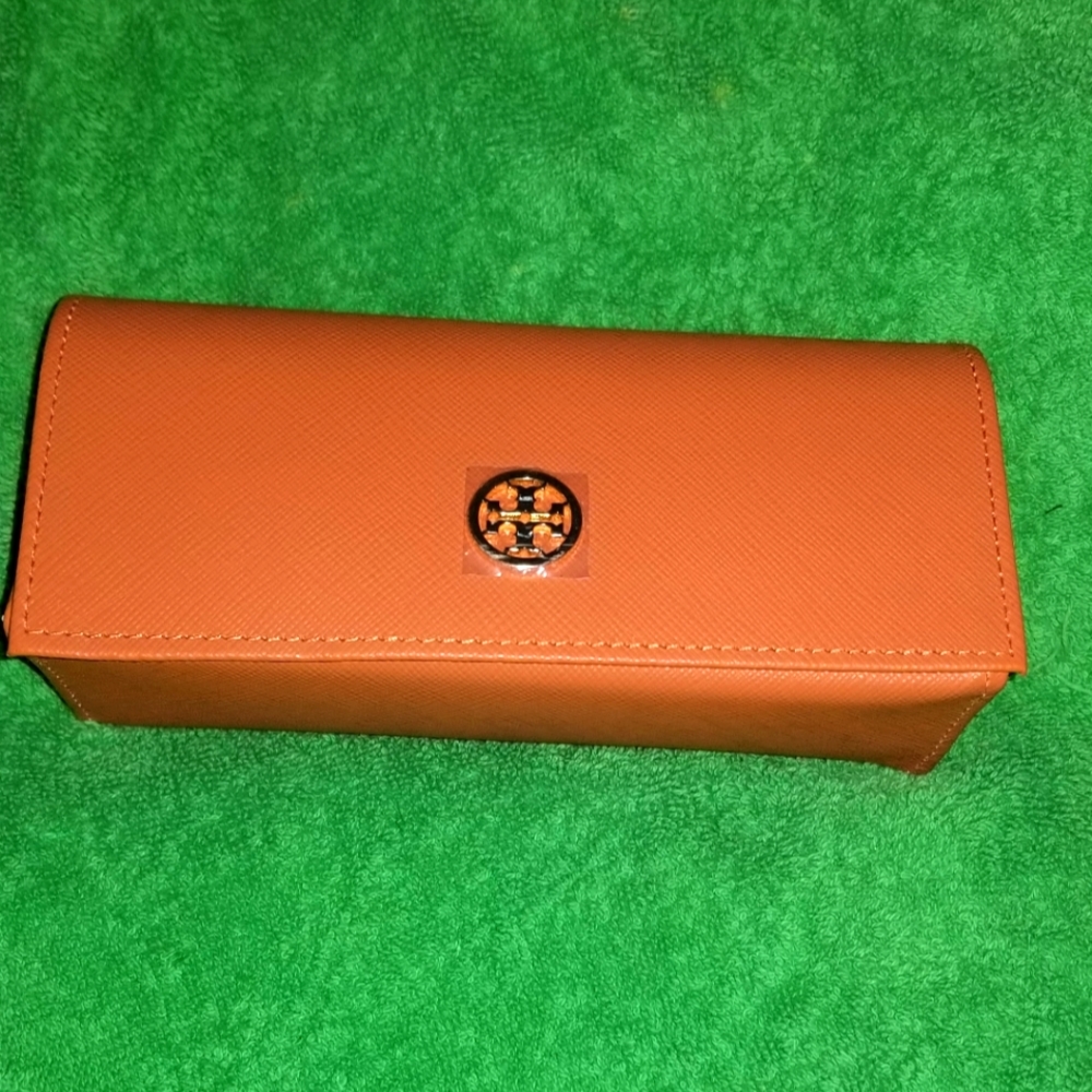 🌟Tory Burch large glasses case and cloth bag